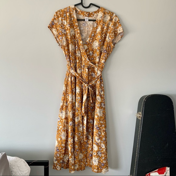 🚫SOLD🚫 wrap dress - Picture 1 of 3